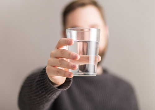 Como a ingestão correta de água pode ajudar no alívio da enxaqueca - Imagem 1